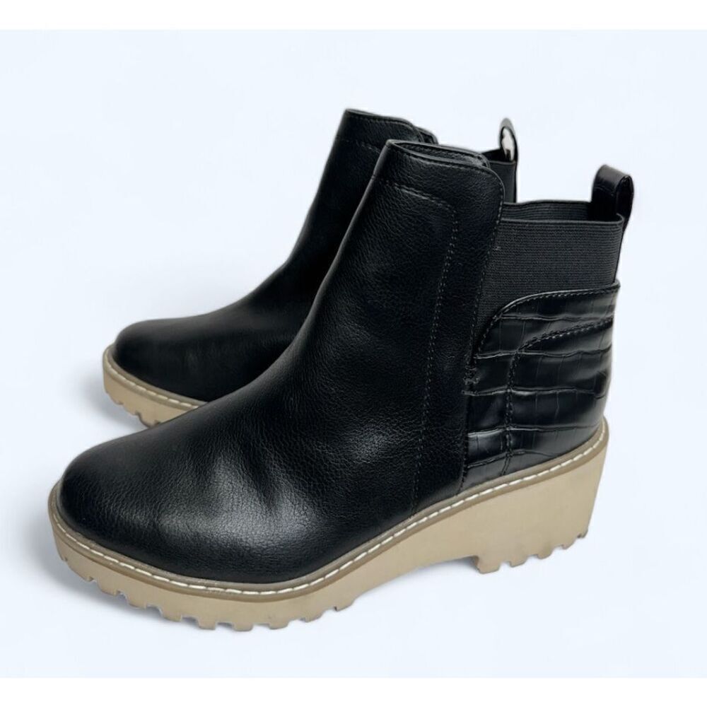 Dolce Vita Booties Size 8 Black Womens Wedge Lug Chelsea Pull On